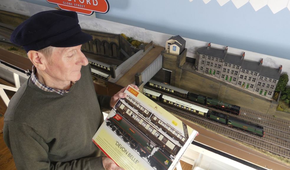 Auctioneer with an example of a model locomotive 