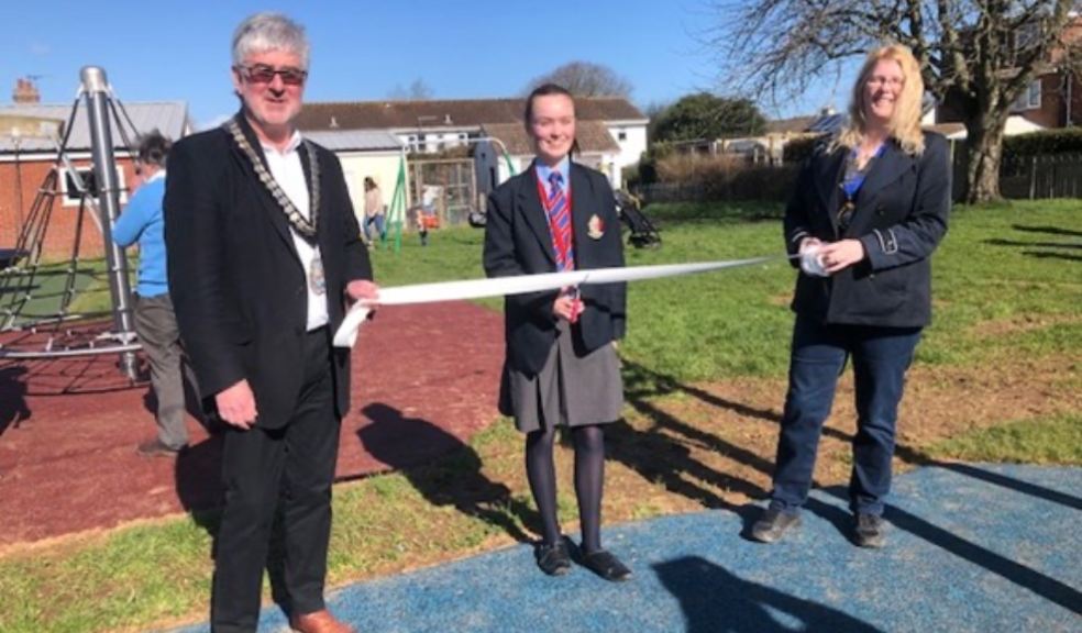 Cllr Ian Thomas and Cllr Vicky Johns with student Emiko L'Estrange.