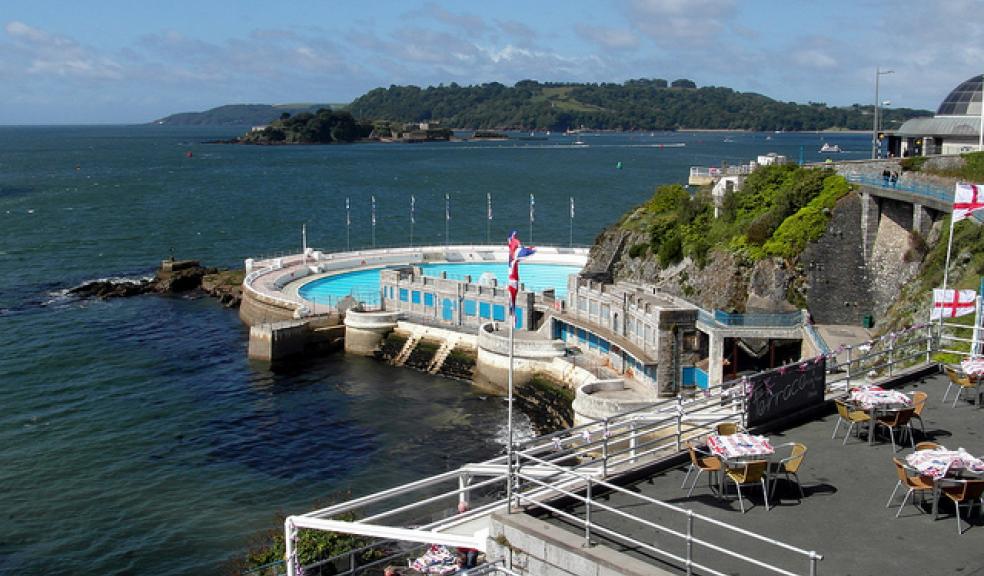 "Plymouth Hoe" (CC BY 2.0) by Reading Tom