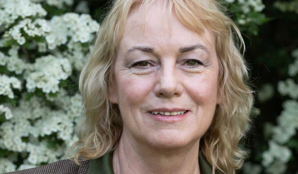 Debbie Leach