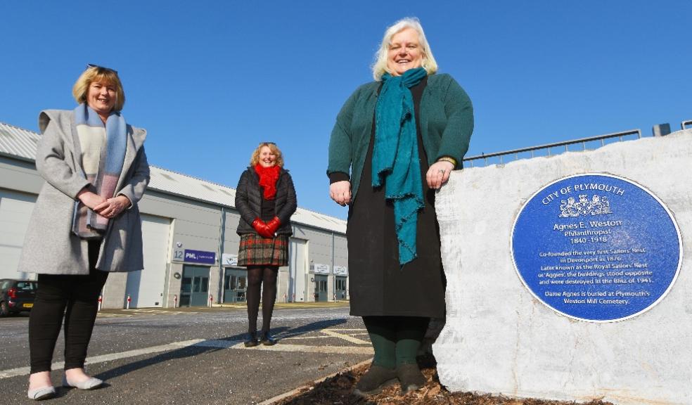 L-R: Councillors Sally Haydon, Sue Dann and Jemima Laing with the Aggie Weston Plaque Aggie Weston plaque