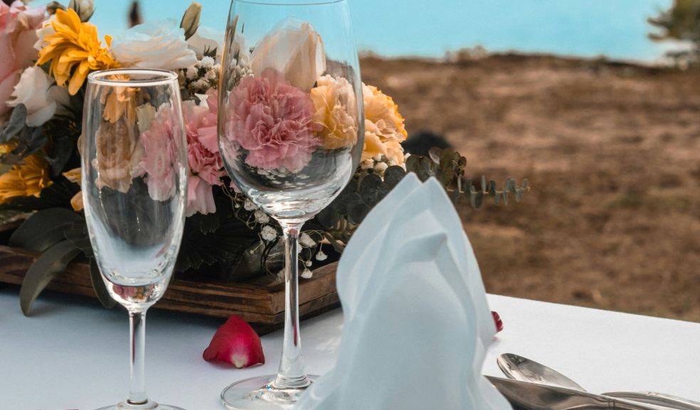 Restaurant table al fresco