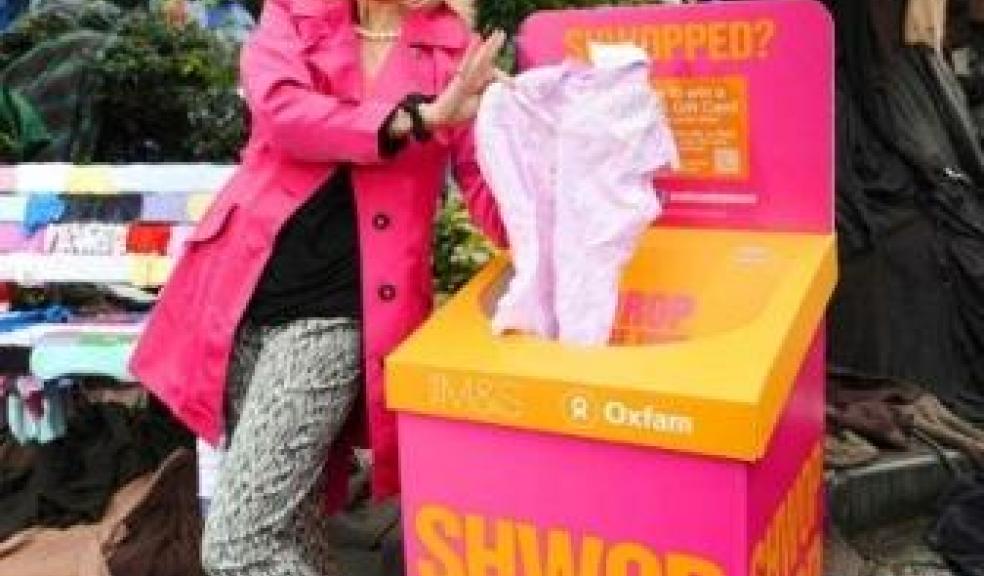 Joanna Lumley Shwopping