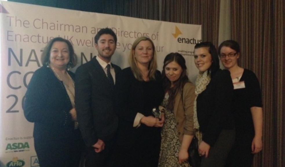 Kellie Smith with Dr Maureen Powers and the Enactus team