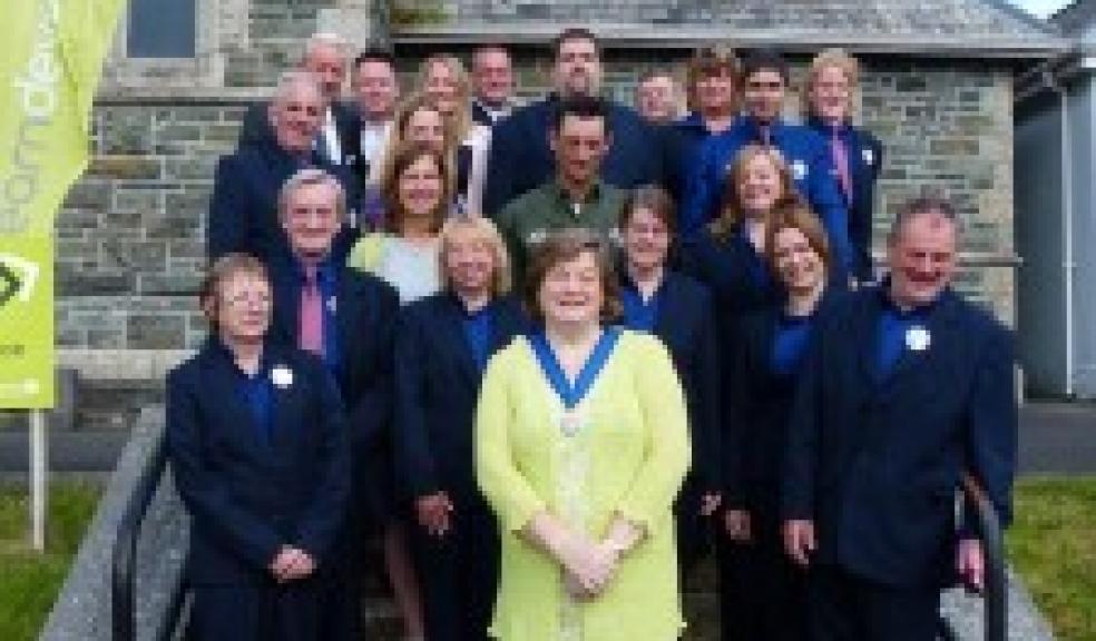 Cllr Mandy Ewings, Deputy Mayor of Tavistock, with the graduates, Learn Devon tutors and representatives from Tescos. Photo courtesy of Devon County Council.