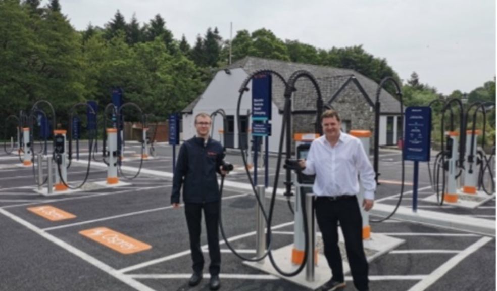Mark Hall (Data and GIS Analyst from Osprey Charging) and Mel Stride (Central Devon MP and Secretary of State for Work and Pensions) at Osprey’s public EV charging hub at Salmon’s Leap in Buckfastleigh.