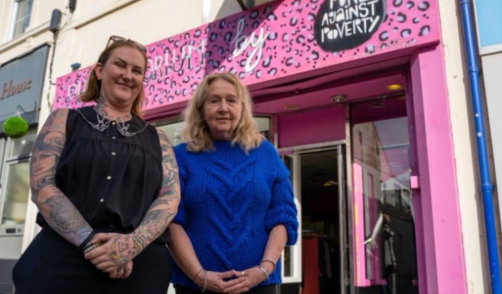 From left, Stefanie Curran and Benita Cummings