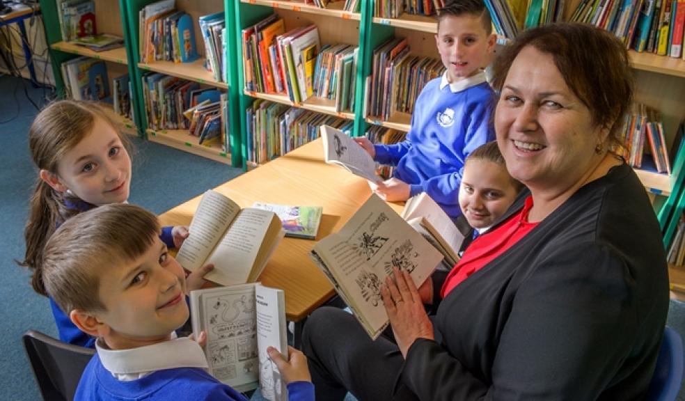 Cllr Sue McDonald with pupils from Salisbury Road primary school.