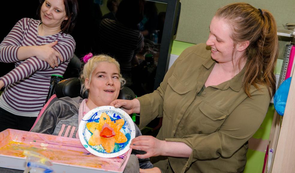 An art class takes place at a Salutem service