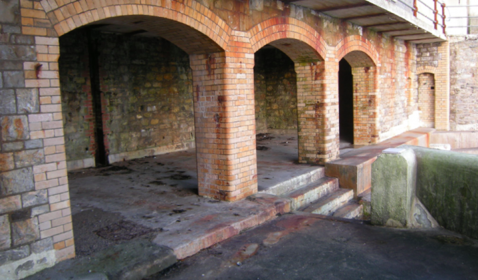 3 Arch Store