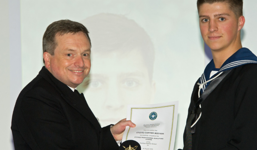 AB ET (CIS) Carter receives his certificate from Captain Andy Jordan Royal Navy. Photo courtesy of Keith Woodland.