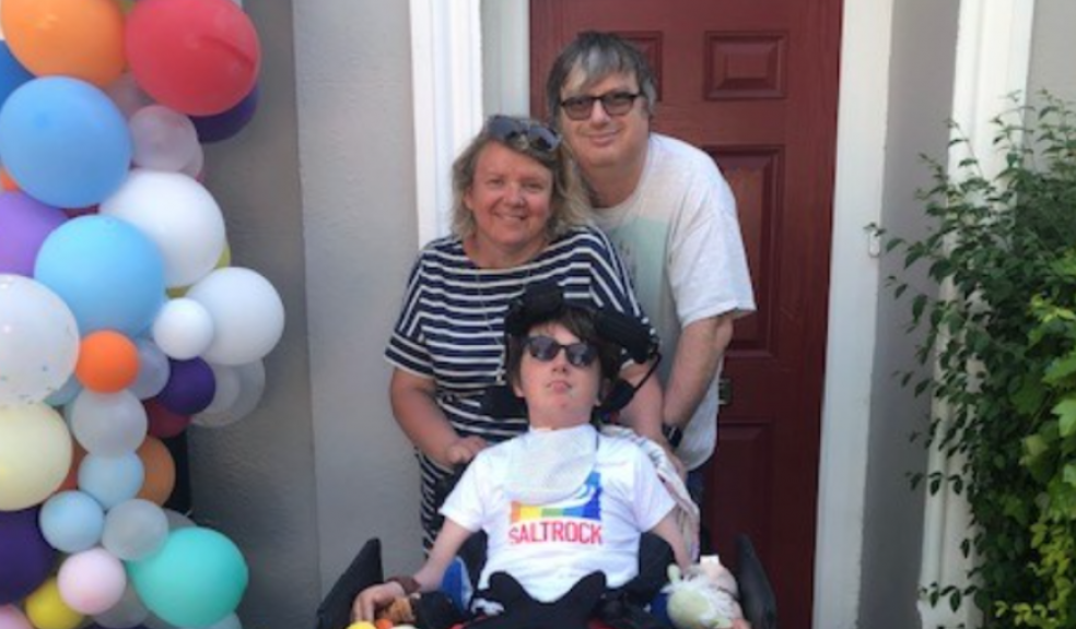 Lucas is welcomed home by his parents Rachel and Jason 01.jpg (108.33 KB)