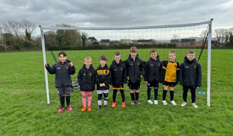 Photo:Team Carbeile Under 8s proudly wearing their new jackets