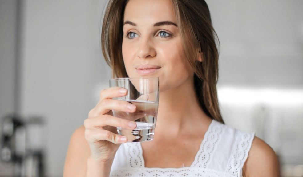 If you want to look younger, it is important to drink enough water.