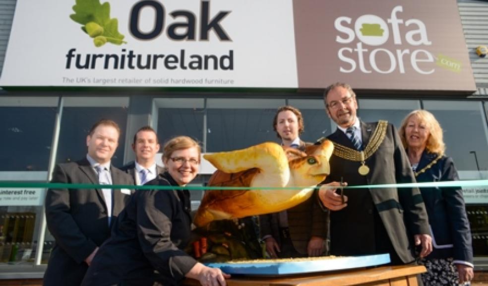 Christine Jensen – Cake Artist; Shaun Yates - deputy store manager; Lee Millross – store manager; Josh McCarty – National Marine Aquarium; Lord Mayor of Plymouth; Lady Mayoress of Plymouth.