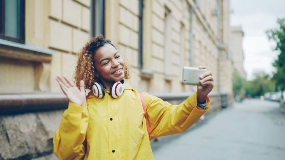 Queen's Online students will wear yellow to mark World Mental Health Day on October 10th
