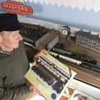 Auctioneer with an example of a model locomotive 