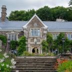 Picture of manor house surrounded by plants