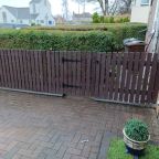 Recycled plastic picket fence, brown, flat top