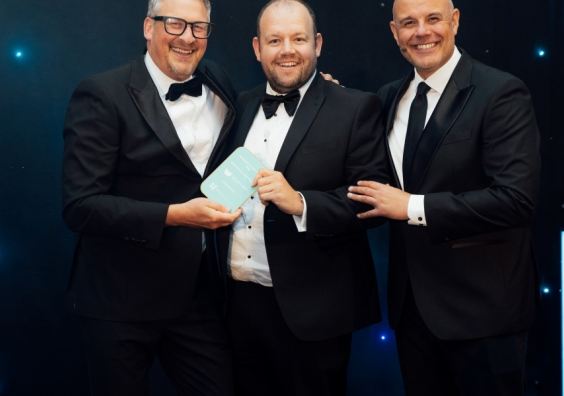 Will Jordan (centre) receives MAT Excellence Award for IMP Software.