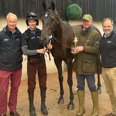 Exeter Racecourse clerk of the course Jason Loosemoore, Brendan Powell, JPR One, Joe Tizzard and Exe