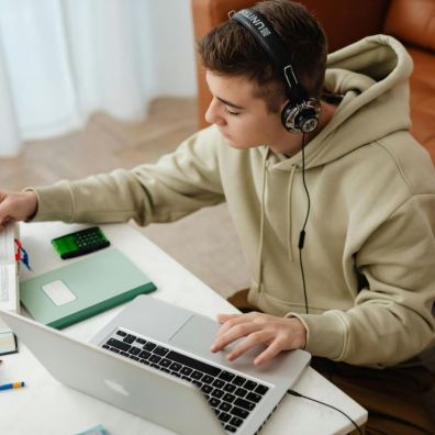 Online school could be an alternative to mainstream school for many young people says Queen's Online School headteacher Online school could be an alternative to mainstream school for many young people says Queen's Online School headteacher